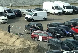 Cận cảnh cảnh sát Bỉ ngăn chặn vụ tấn công bằng xe ô tô