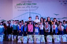 Trao 300 phần quà cho trẻ em có hoàn cảnh khó khăn tỉnh Đắk Nông 