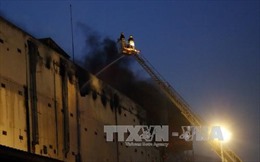 Bất ngờ cháy dữ dội trở lại tại Công ty Kwong Lung - Meko, sơ tán 200 hộ dân trong đêm