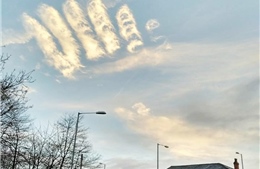 Sửng sốt với đám mây ‘Bàn tay của Chúa’ trên bầu trời nước Anh