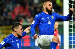 Vượt qua Albania trong trận cầu bị gián đoạn, Italy vẫn chưa thể có ngôi đầu bảng G