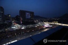 Hai phe phản đối và ủng hộ bà Park Geun-hye vẫn biểu tình không dứt