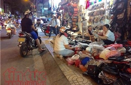 Vỉa hè TP Hồ Chí Minh sáng thông thoáng, tối lại nhếch nhác