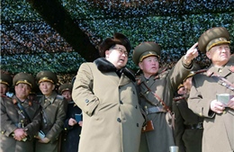 Nhà lãnh đạo Triều Tiên thị sát diễn tập tăng thiết giáp