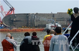 Hàn Quốc: Thử nghiệm đưa tàu Sewol lên mặt đất thất bại 