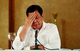 Khoảnh khắc yếu mềm hiếm hoi của Tổng thống bạo miệng Duterte