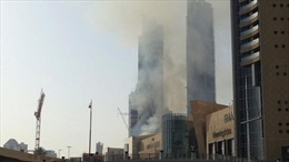 Cháy tòa nhà 60 tầng ở Dubai, giao thông ách tắc