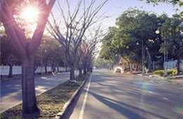 Phía Bắc hửng nắng, phía Nam mưa rào trong ngày 4/4