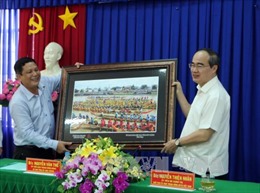 Đồng chí Nguyễn Thiện Nhân chúc Tết đồng bào Khmer tại Sóc Trăng