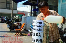 ‘Trà đá miễn phí’ dịu mát lòng người Sài Gòn dưới cái nóng 38 độ C