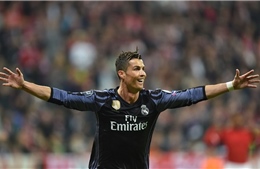 Ronaldo lập siêu kỷ lục 100 bàn, Kền kền trắng hạ Hùm xám ngay tại Allianz Arena   