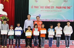 Thái Nguyên: Trao học bổng Phạm Phú Thứ cho học sinh nghèo của huyện Đại Từ