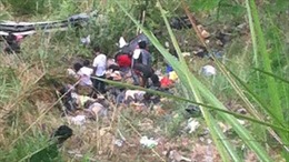 Xe buýt rơi xuống núi tại Philippines, 24 người thiệt mạng