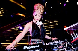 DJ bốc lửa MeLo từ bỏ ‘phù thủy âm thanh’ để theo nghiệp người mẫu