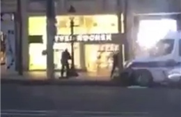 Video nghi phạm trốn chạy sau khi bắn cảnh sát ở Paris