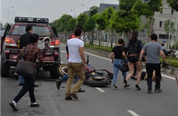 Đâm vào đuôi xe bán tải, đôi nam nữ chạy xe Ducati bị thương nặng