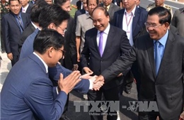 Thủ tướng Nguyễn Xuân Phúc bắt đầu thăm chính thức Campuchia