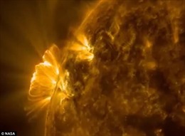 NASA công bố video về lỗ thủng khổng lồ trên bầu khí quyển Mặt trời