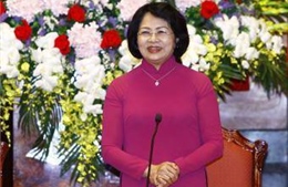 Phó Chủ tịch nước Đặng Thị Ngọc Thịnh trao tặng nhà cho gia đình liệt sĩ