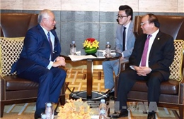 Thủ tướng Nguyễn Xuân Phúc gặp Thủ tướng Malaysia bên lề Hội nghị Cấp cao ASEAN 