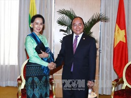 Thủ tướng Nguyễn Xuân Phúc gặp Trưởng đoàn Myanmar bên lề Hội nghị Cấp cao ASEAN 