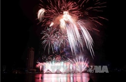 Sông Hàn rực sáng trong đêm khai mạc Lễ hội pháo hoa quốc tế 