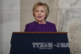 Bà Clinton bất ngờ cáo buộc Giám đốc FBI và Nga khiến bà thất cử 