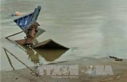 Phà qua sông Đồng Nai bị chìm, nhiều người thoát nạn