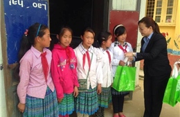 ‘Trao tặng yêu thương’ cho học sinh xã Tả Giàng Phình, Sa Pa