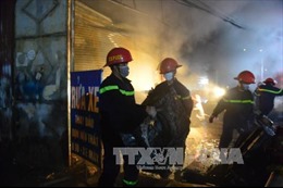 Cháy lớn ở xưởng sửa chữa điều hòa tại ngã ba Tam Trinh - Pháp Vân (Hà Nội)