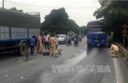Tuyên Quang: Xe máy va chạm ô tô, hai người chết tại chỗ