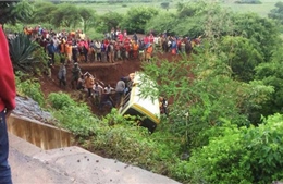 Xe buýt lao xuống hẻm núi ở Tanzania, hàng chục học sinh chết thảm
