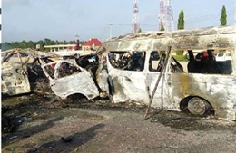 Nigeria: Hai xe buýt đối đầu, bốc cháy, ít nhất 26 người thiệt mạng