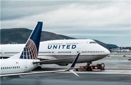 United Airlines tiếp tục phạm sai lầm sơ đẳng khiến hành khách bay lạc 5.000 km