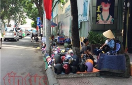 TP Hồ Chí Minh: Vắng bóng lực lượng chức năng, vỉa hè quận 1 ‘đâu lại vào đấy’