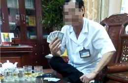 Ninh Bình: Xem xét điều chuyển công tác đối với giám đốc bệnh viện lộ clip đánh bài ăn tiền