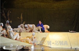 &#39;Dưới cát là nước&#39; lần đầu tiên được công diễn trên đất Nga