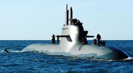 Tàu ngầm Italy đâm phải tàu hàng trên biển
