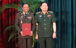 Đại tướng Ngô Xuân Lịch dự Lễ trao bằng Tiến sỹ cho cán bộ cao cấp Quân đội Hoàng gia Campuchia 