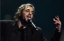 Bị bệnh tim nặng, danh ca Bồ Đào Nha vẫn chiến thắng Eurovision 2017
