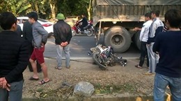 Xe khách đâm xe tải và xe máy, 4 người thương vong