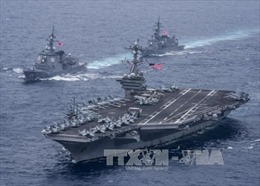 Triều Tiên phóng tên lửa đạn đạo, tàu sân bay Mỹ nán lại tập trận cùng Hàn Quốc