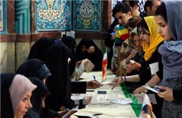 Iran bắt đầu kiểm phiếu bầu tổng thống