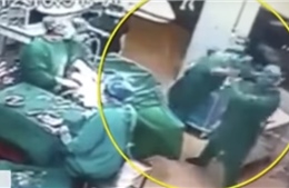 Choáng cảnh hai nhân viên y tế đấm nhau túi bụi trong ca phẫu thuật