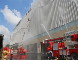 Diễn tập cứu nạn cháy nổ tại trung tâm thương mại Crescent Mall