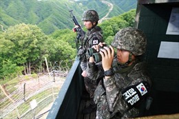 Quân đội Hàn Quốc bắn một vật thể bay qua biên giới 
