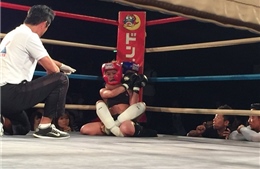 Võ sĩ nhí 12 tuổi siết cổ hạ đo ván đối thủ MMA gấp đôi tuổi