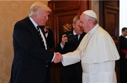 Tổng thống Mỹ và Giáo hoàng Francis tặng gì cho nhau trong lần đầu gặp mặt?