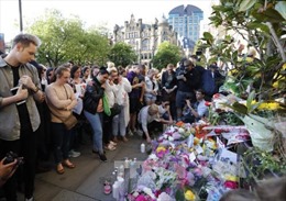 Nước Anh mặc niệm các nạn nhân vụ đánh bom tại Manchester