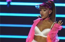 Sau vụ đánh bom Manchester, ca sĩ Ariana Grande hoãn lưu diễn